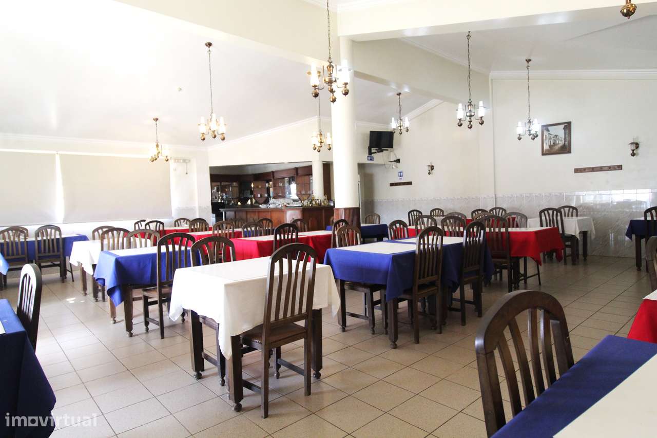 Loja, 582 m², Riachos-7