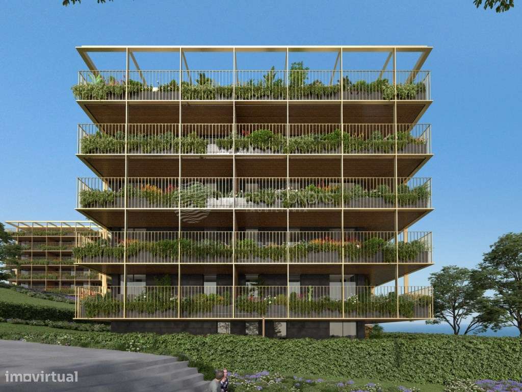 Apartamento T4 com 2 lugares de parqueamento e arrecadação.-15