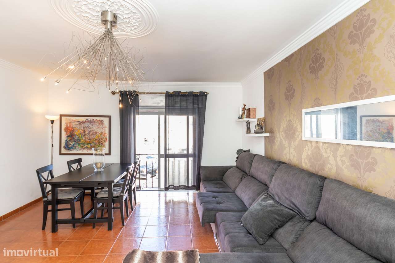 Apartamento T3 em zona central da Quinta do Conde-2