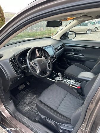 Mitsubishi Outlander PHEV 2.4 L 4X4 Instyle - 5