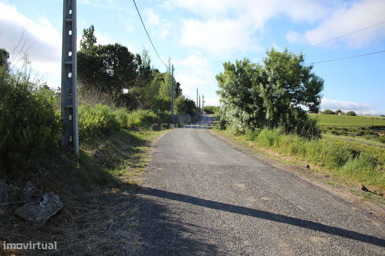 Oportunidade Única de Investimento em Terreno com Potencial Agrícola e-11