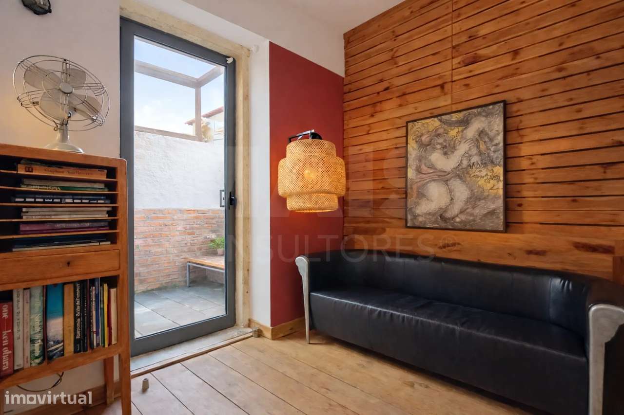 Moradia T2 com logradouro na Graça com Projeto de arquiteto - Grande imagem: 2/11