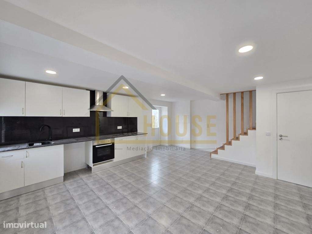 Moradia T3 com espaço exterior - Grande imagem: 1/21