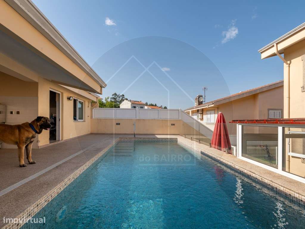 Moradia T4 Independente com Piscina, Ginásio e Garagem para 4 Carro...-38
