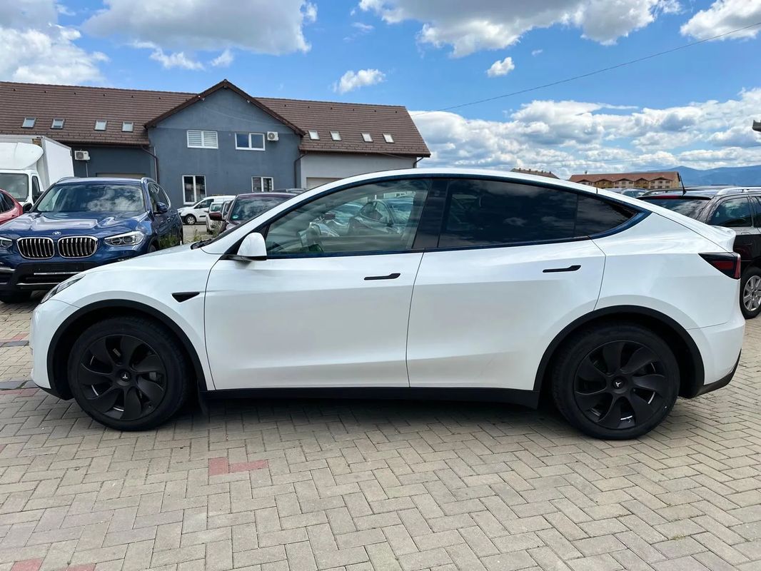 Tesla Model Y Long Range Dual Motor AWD - 14