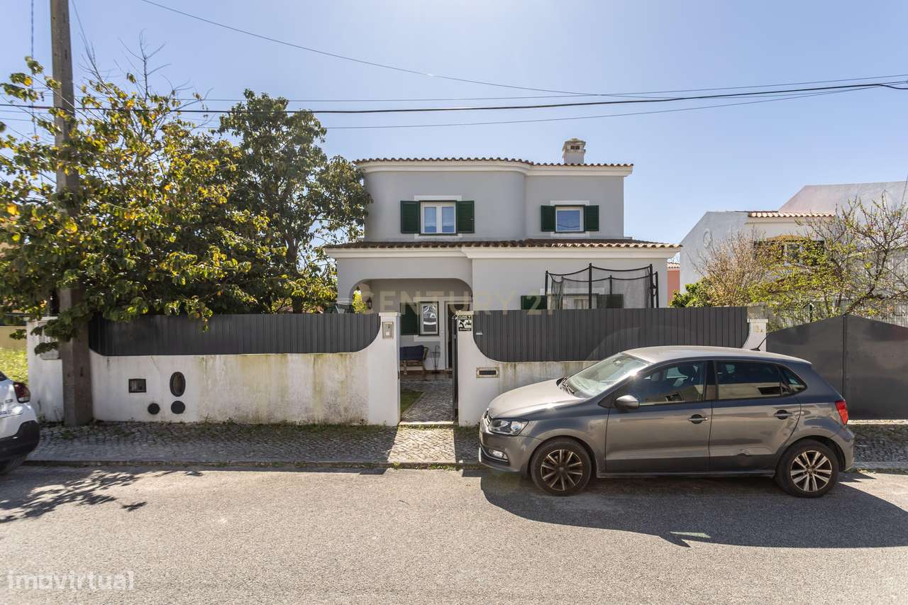 Moradia T4 Isolada, muito bem localizada em Vendas de Azeitão - Grande imagem: 4/44