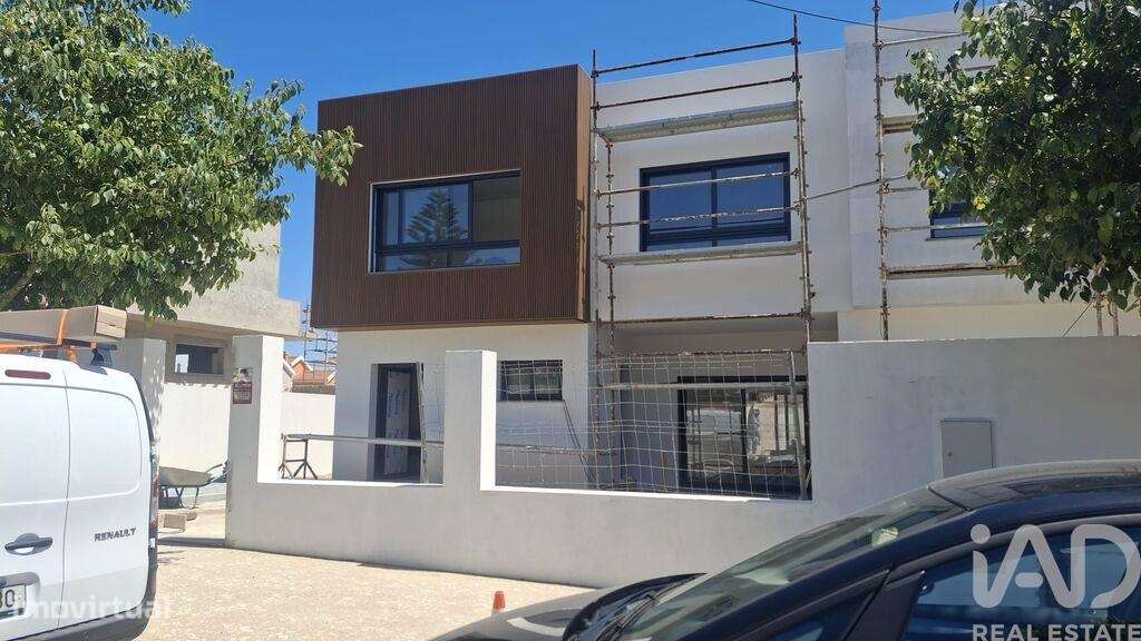 Casa / Villa T4 em Rio de Mouro de 288,00 m2 - Grande imagem: 2/16