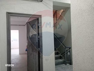 Apartament cu 3 camere de vânzare în zona Micalaca