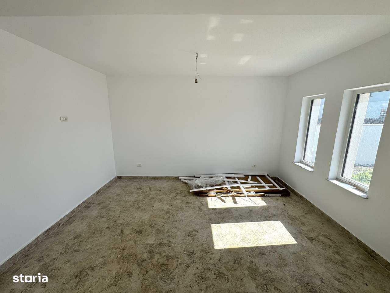 500mp teren!Dormitor jos!ASFALT!Încălz în pard!Vila 4 camere Miroslava - Imagine principală: 4/10