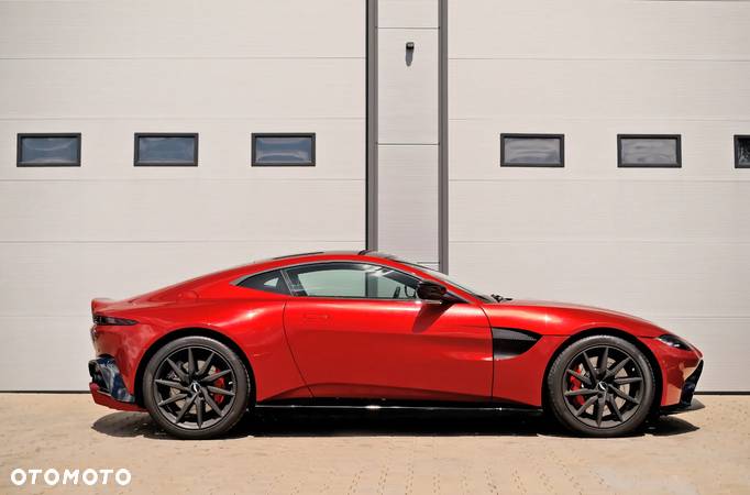 Aston Martin Vantage - 6