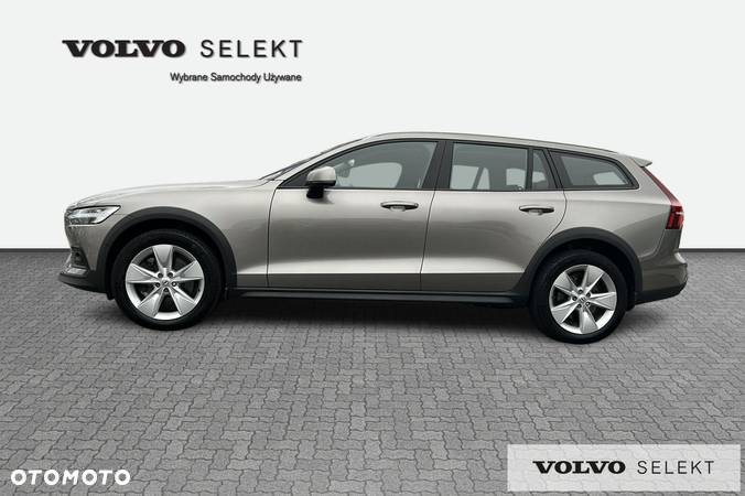 Volvo V60 Cross Country - 3