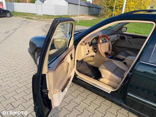 Mercedes-Benz Klasa E 430 T 4 Matic Avantgarde - 16