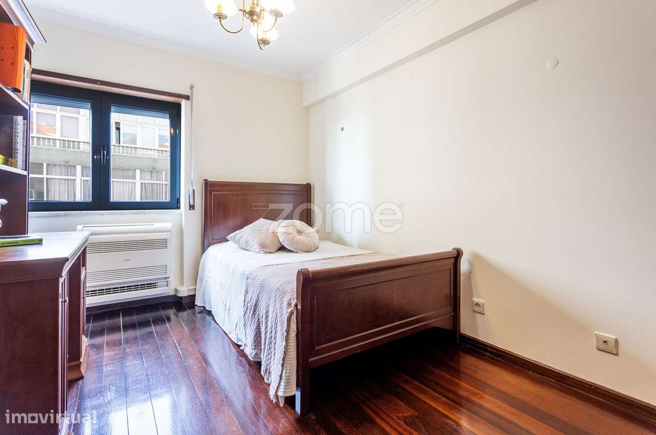 T3 com Lugar Estacionamento privado, perto Metro-14