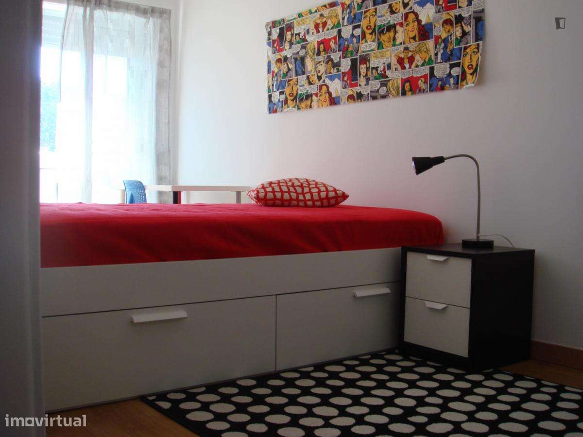 Quarto - localizado em Benfica Lisbon - Grande imagem: 2/9