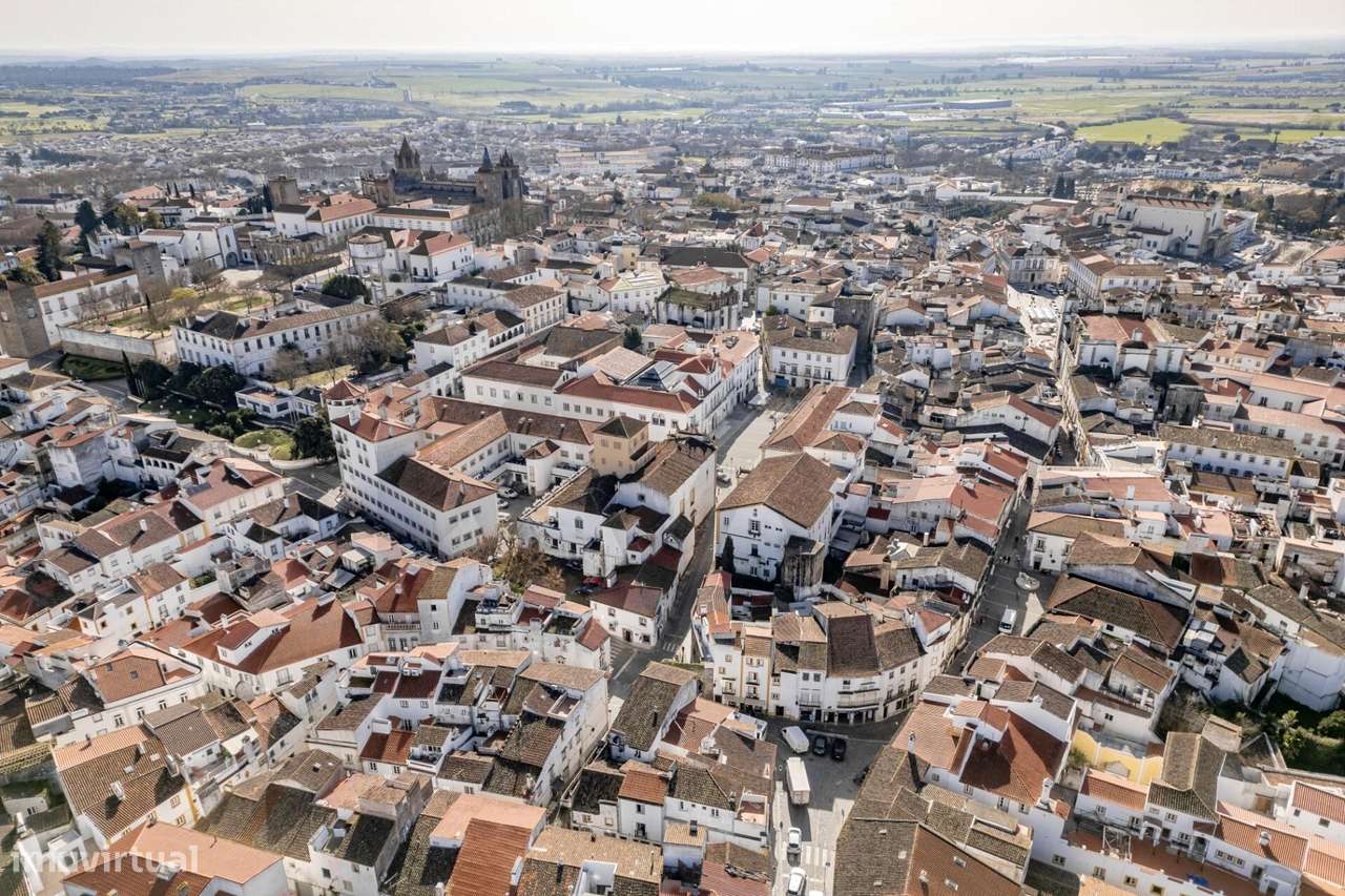 ️ Prédio à Venda no Centro Histórico de Évora-24