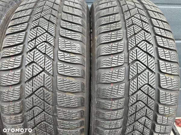 225/55R17 Pirelli Sottozero 3 komplet opon zima 7,4mm - 3