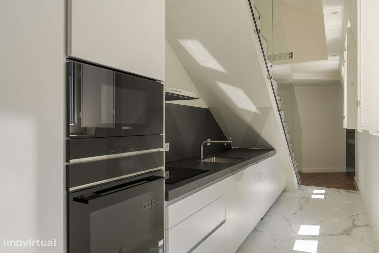 Apartamento Duplex T2+1 com Garagem e Terraço na Estrela-15