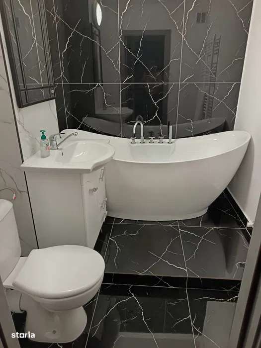 Apartament cu 4 camere, Micro 17, langa piata - Imagine principală: 3/6