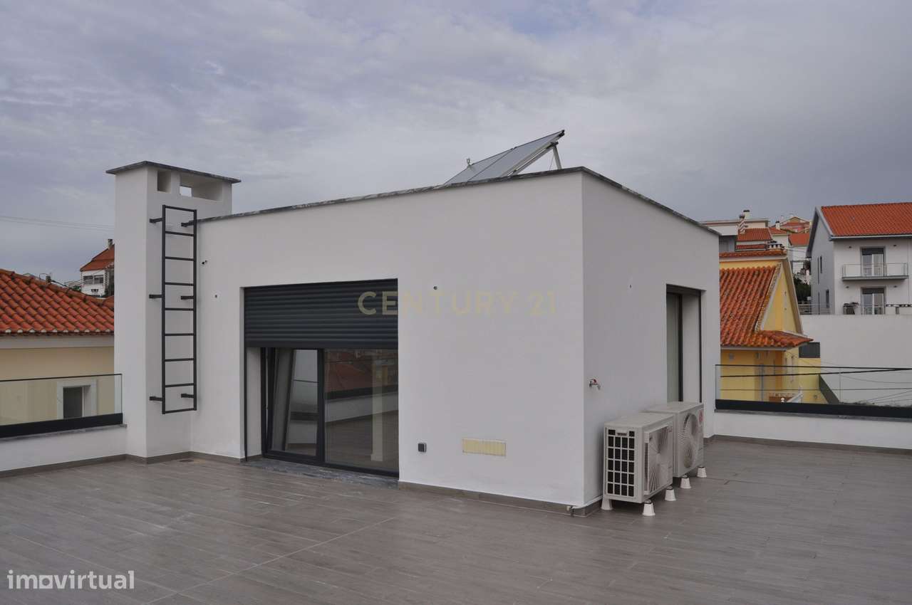 Moradia T4+1 Contemporânea com Piscina-21