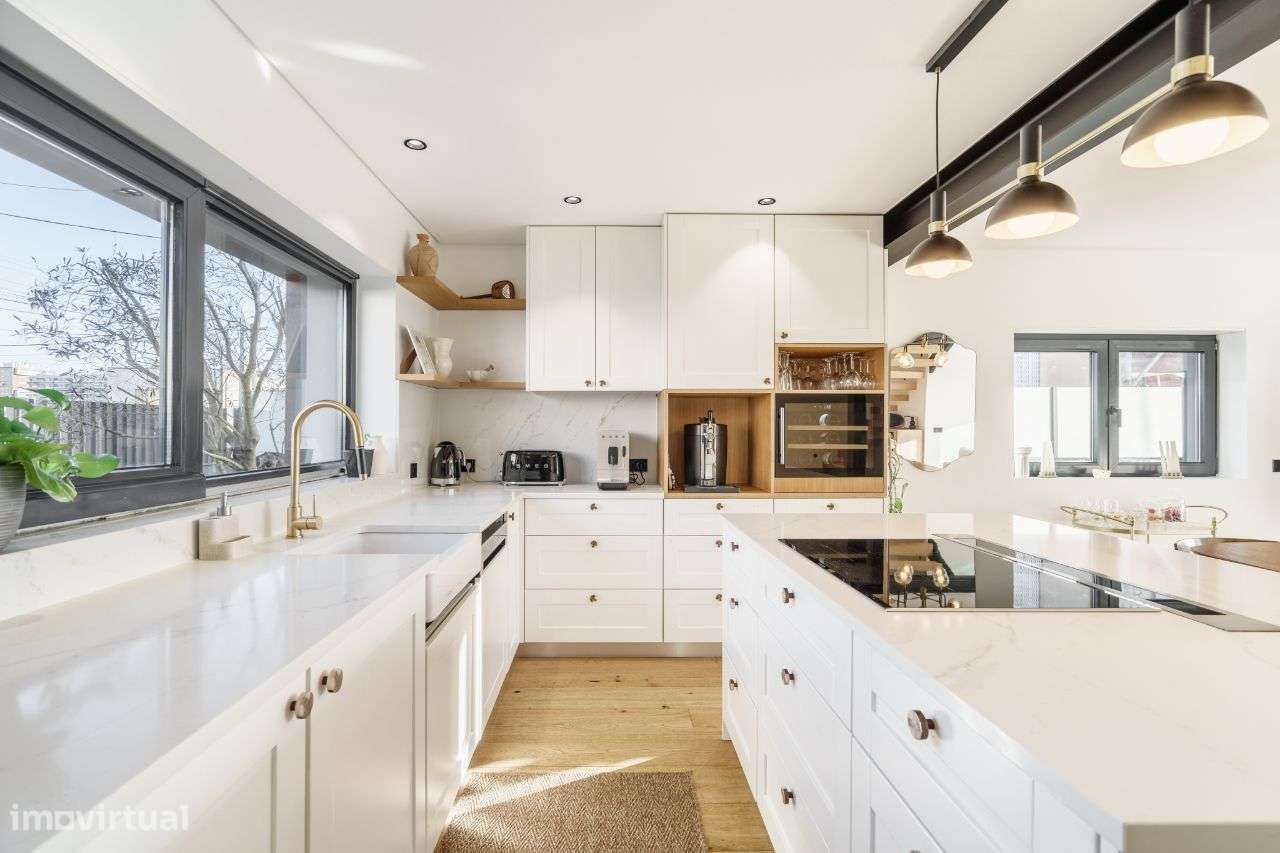 Moradia V3+1 totalmente renovada com vista mar-26