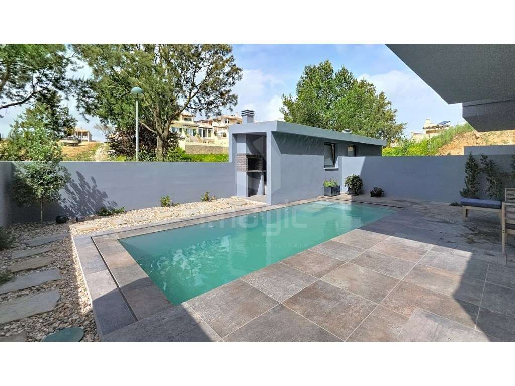 Moradia T3+1 Ericeira com piscina e jardim-1