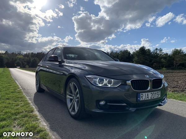 BMW Seria 3 335i Sport Line - 2