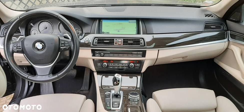 BMW Seria 5 520d Luxury Line - 11