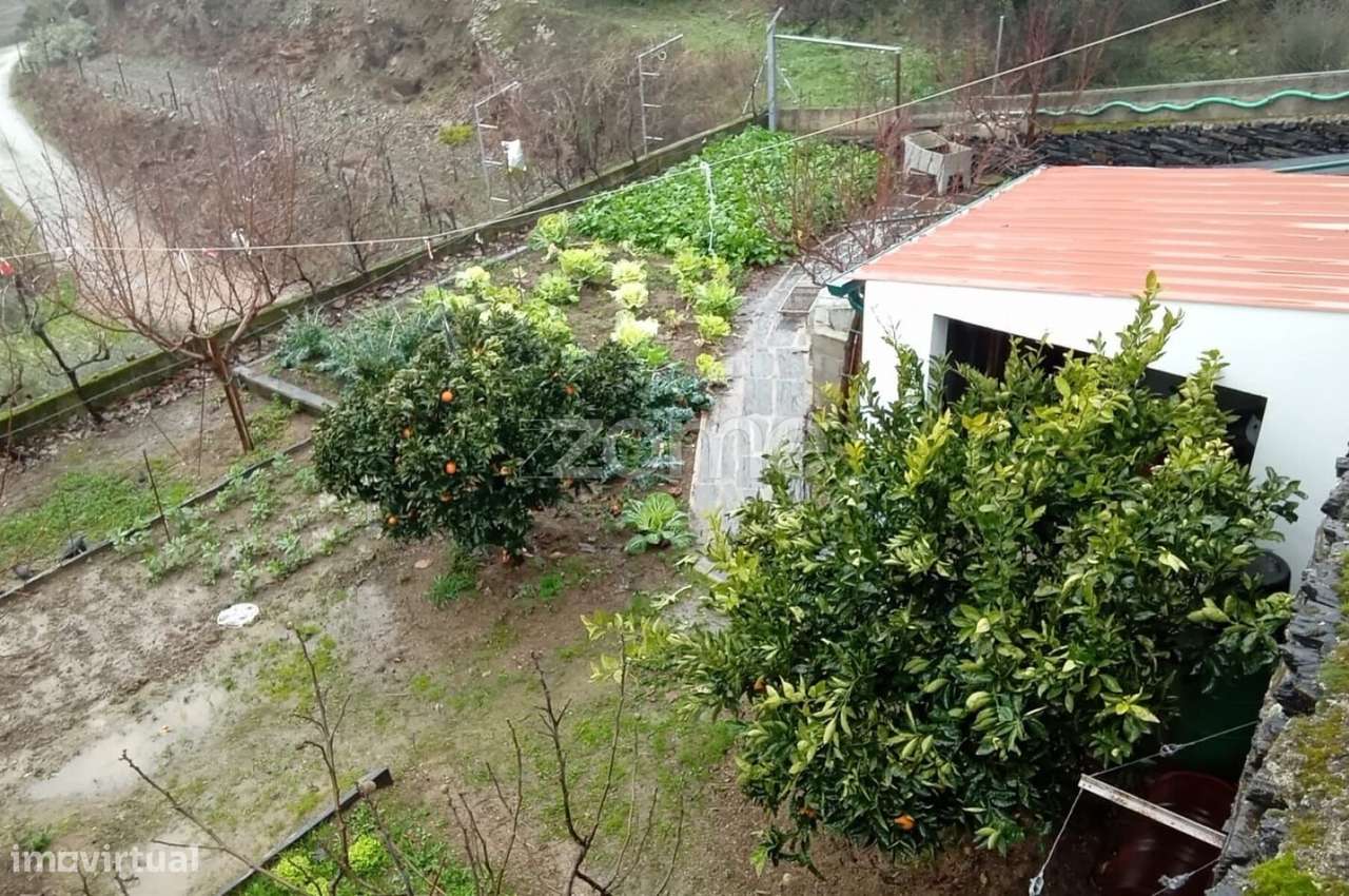 Moradia com 3 frações independentes habitacionais-53