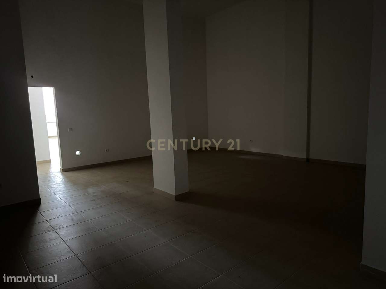 Loja / armazém em Torres Novas com bons acessos - Grande imagem: 3/8