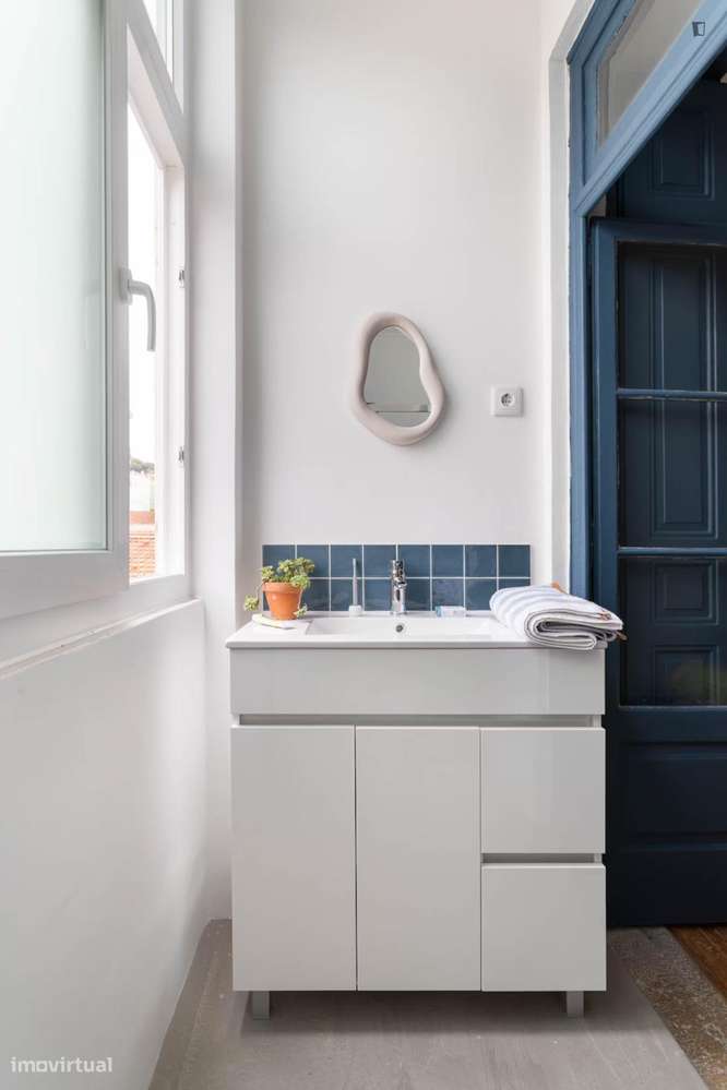 Quarto - localizado em Anjos Lisbon - Grande imagem: 5/6