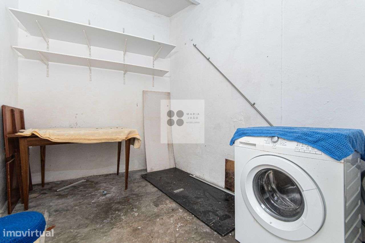 Moradia Bifamiliar, Quintal, Garagem, Local Sossegado.-35