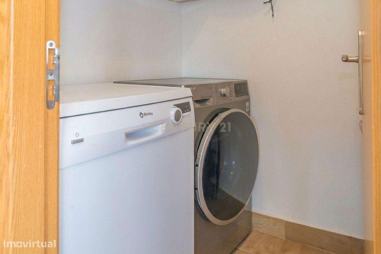 Apartamento Único com 268m2 no Último Andar com Terraço Extraordinário-33