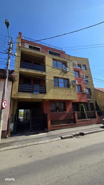 Apartament 3 camere de vanzare – zona Titulescu-0