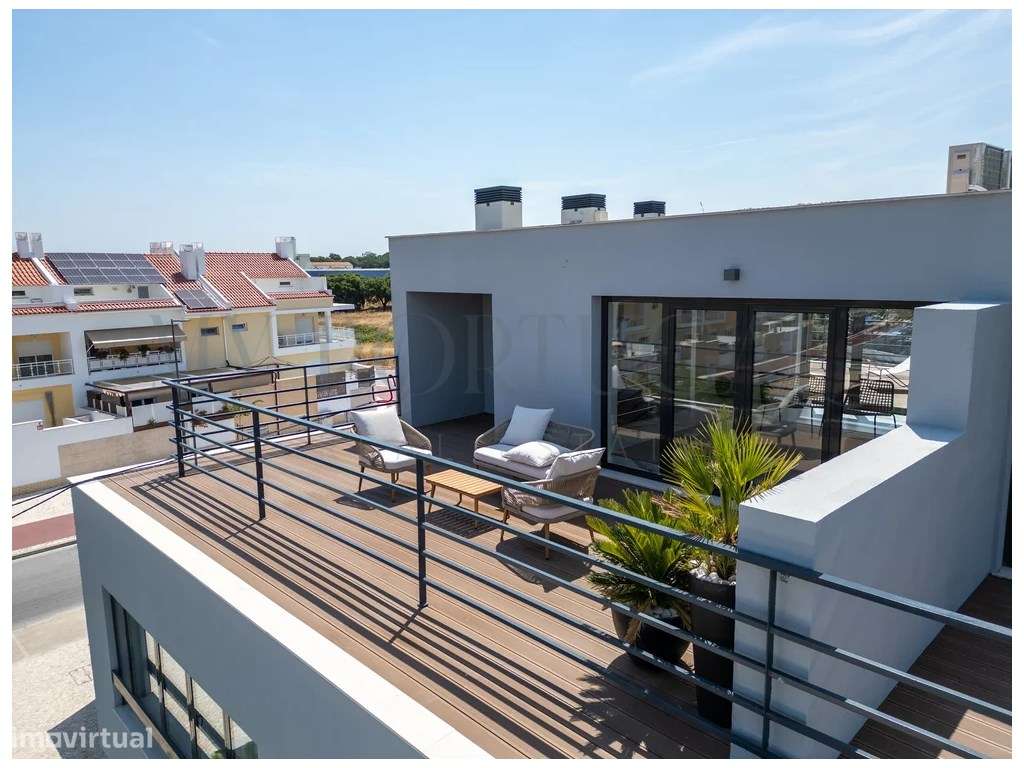 Elegância e Modernidade: Moradia T4 de Luxo com Rooftop em Alcochete-15