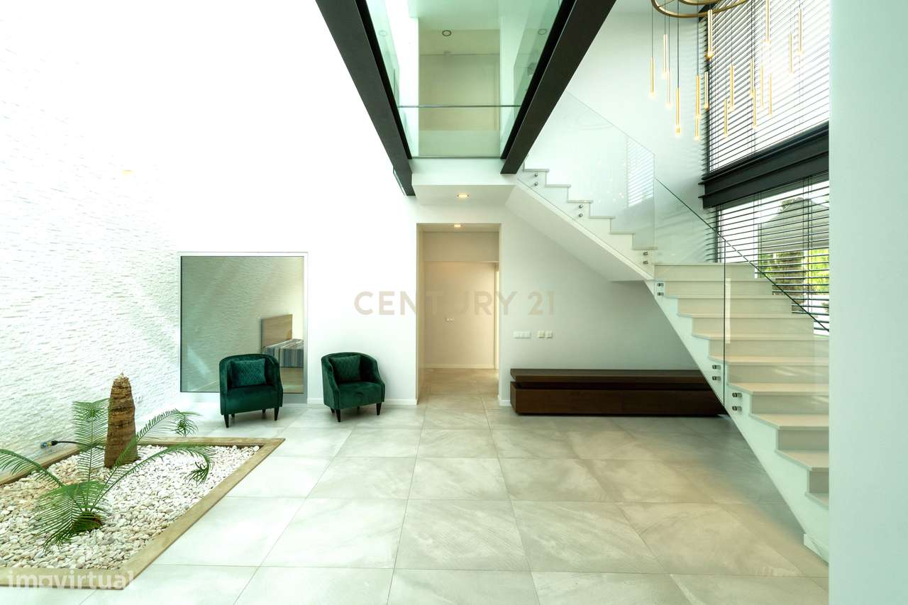 Moradia Contemporânea T3+2 | Zona Premium - Montenegro, Faro-11