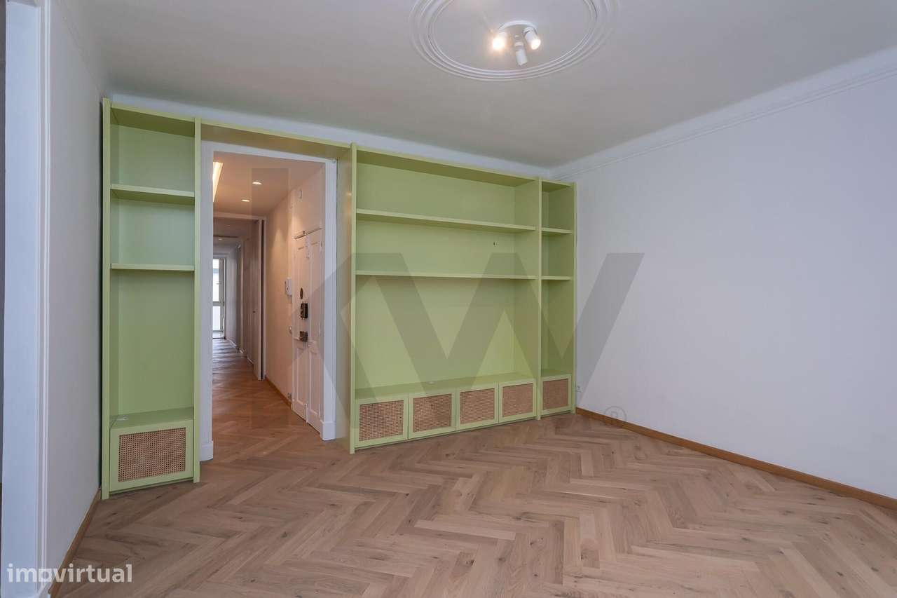 Rua Andrade | T2+2 Renovado com 128 m2, em excelente localização - Grande imagem: 5/51