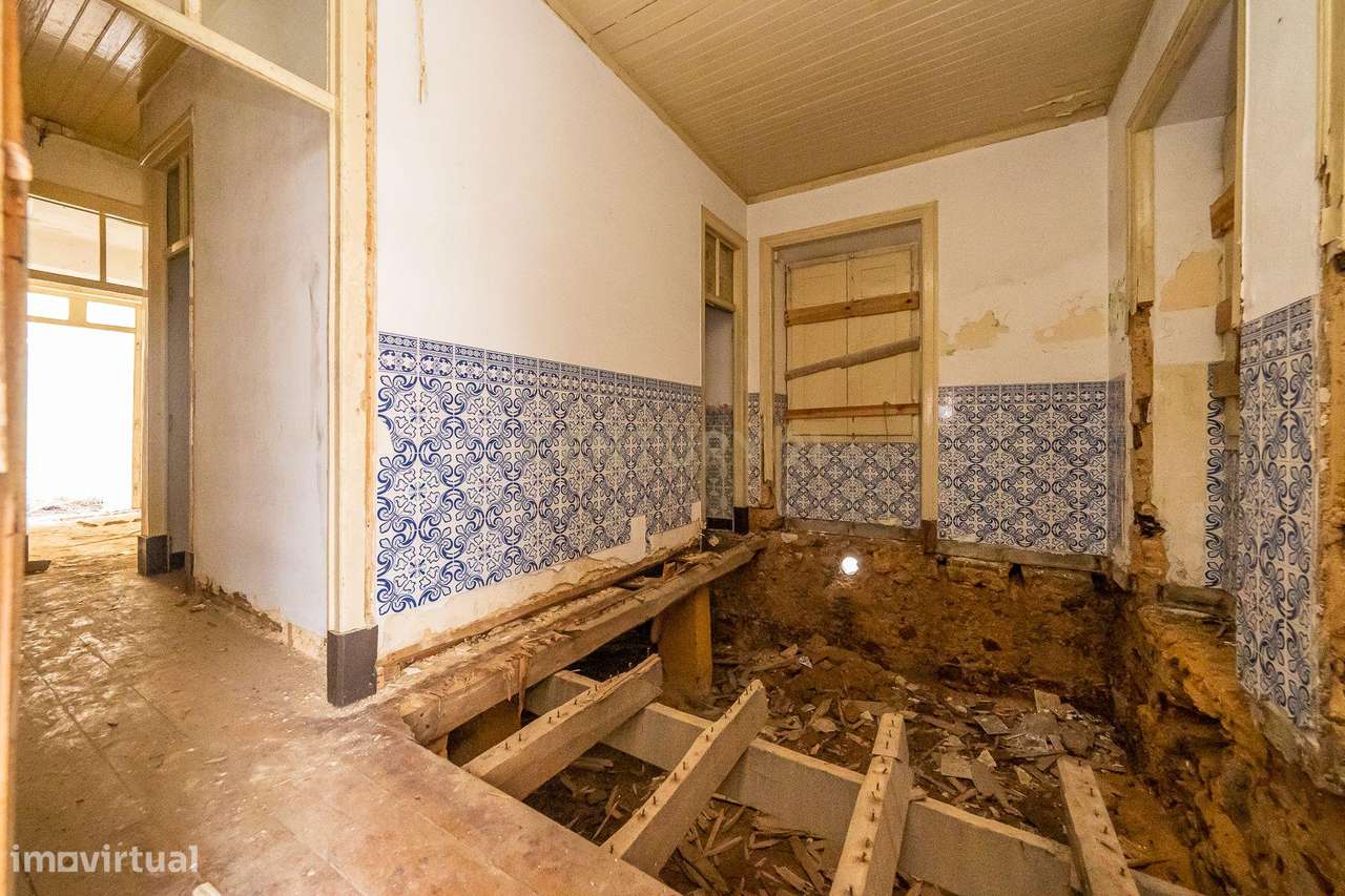 Edifício para Reabilitação Total no Bairro Salgado, Setúbal Bonfim com - Grande imagem: 4/60