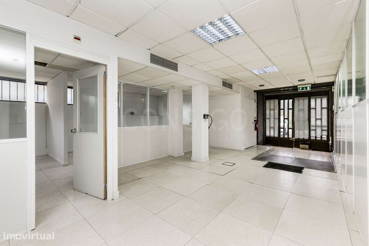 Escritório, loja e armazém com 550 m² em Linda-a-Velha, pronto a funci-13