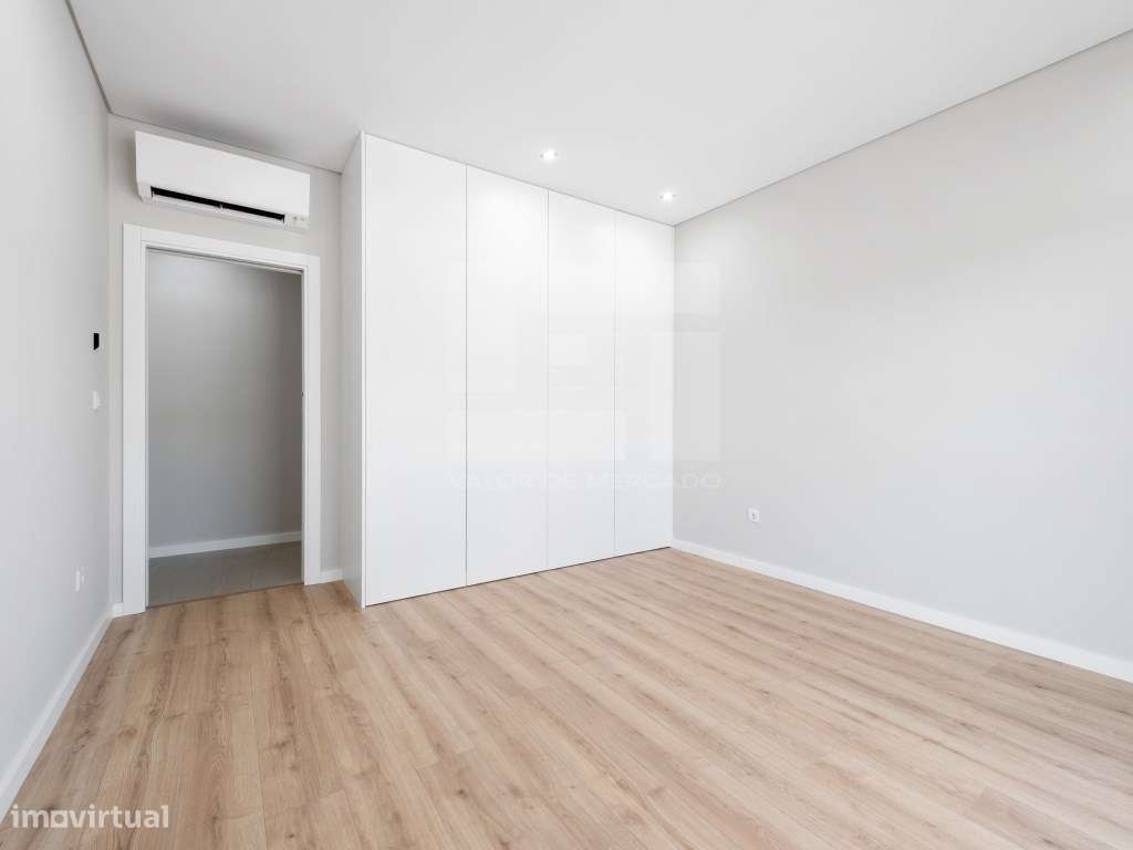 T4 DE LUXO - NOVO - MODERNO - SÓBRIO - Viseu - BEM LOCALIZADO - ACA...-19