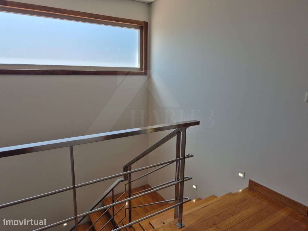 Moradia T4 com Suite, Jardim e Garagem - Centro de Ponte de Lima-10
