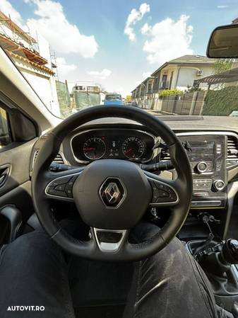 Renault Megane TCE 140 MT Techno - 12