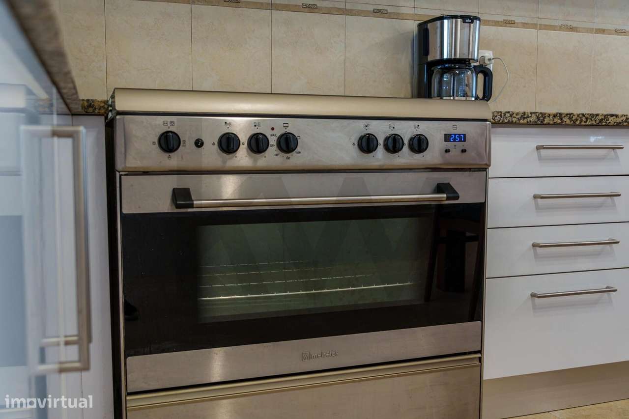 Moradia T2 nos Mosteiros – Conforto, tranquilidade e proximidade do ma-31