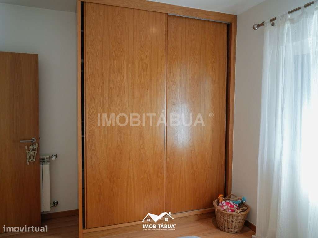 Casa privada com 4 quartos, piscina, pátios e acomodações versáteis.-25