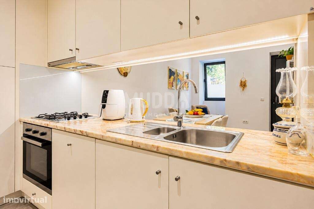 Moradia totalmente remodelada em 2025 — charme, modernidade e um jardi-7