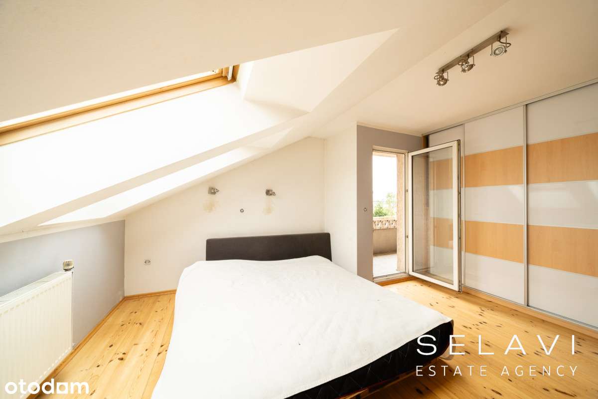 Dom podzielony na dwa mieszkania i biura-8