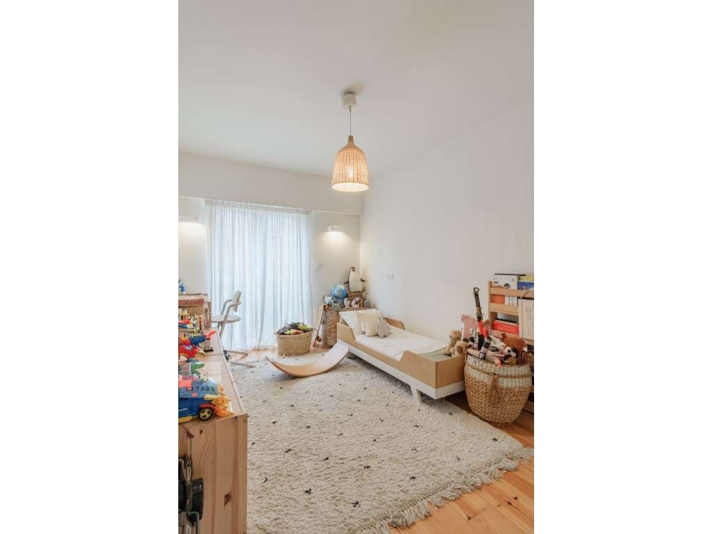 Apartamento T4 com garagem e terraço em Belem-30