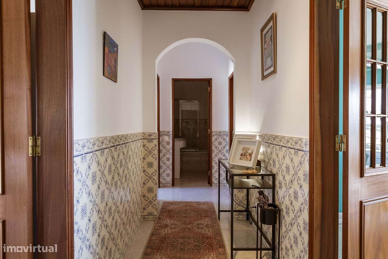 ESPAÇOSO E LUMINOSO APARTAMENTO T2 PARA VENDA PERTO DA PRAIA DA DONA A-16