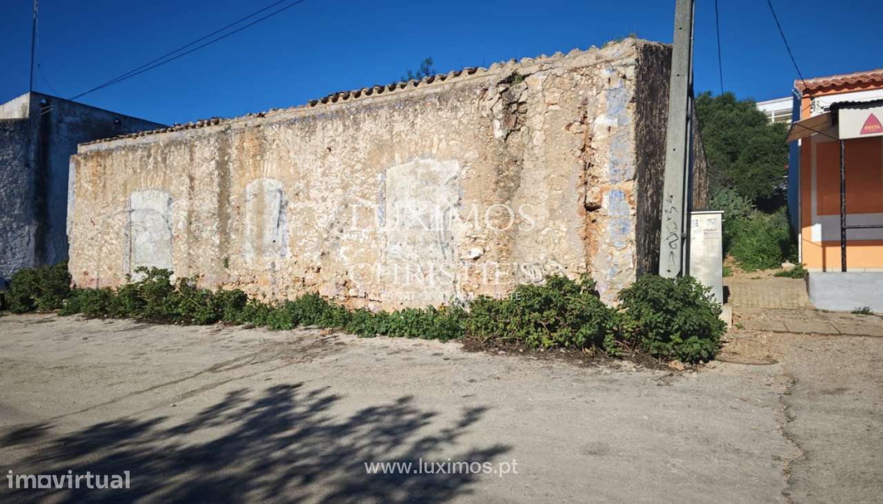 Terreno urbano com ruína, para venda em Alcantarilha, Algarve - Grande imagem: 3/9