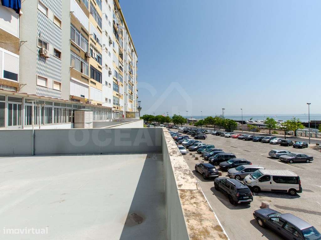 T2+1 com terraço de 45m2 e vista de rio, em Cacilhas-26