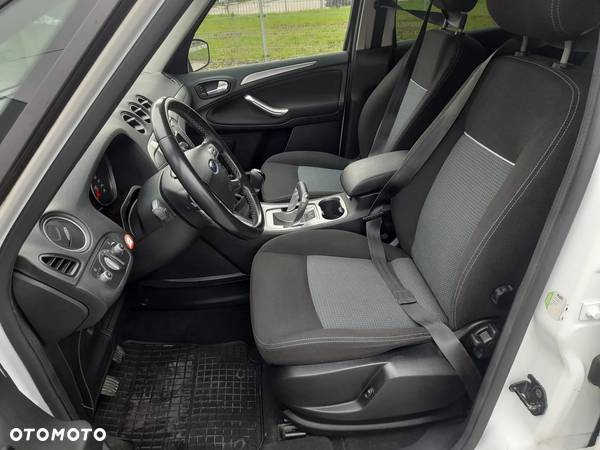 Ford Galaxy 2.0 Ambiente - 8